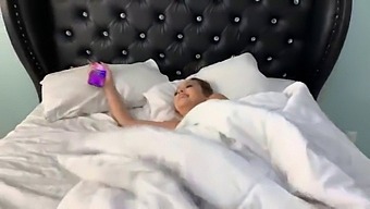 Un Couple Amateur Enregistre Une Session De Doigtage De Chatte Intime Avec Une Latina
