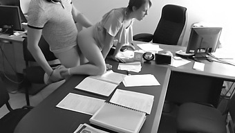 Amateur Boss Has Quickie With Petite Secretary In Office On Hidden Camera