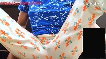 Hot And Sexy Indian Aunty In Video Call