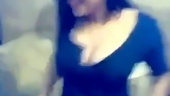 Wyciekł Film Seksu W Pokoju Hostelu Uniwersyteckiego Z Udziałem Dojrzałej Kobiety I Jej Dziewczyny