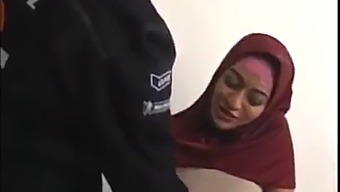 Mor Og Moden Araber Forfører Hinanden I Hjemmelavet Video