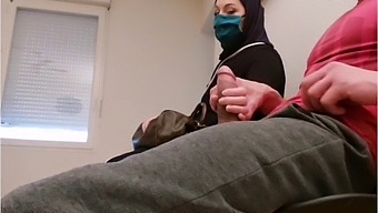 Doctor'S Hidden Camera Captures Muslim Nurse Giving A Handjob To Her Lover In The Waiting Room
