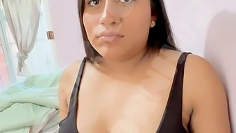 Las Grandes Tetas Y El Gran Culo De La Milf Son Follados Por Su Hijastro En Un Video Amateur