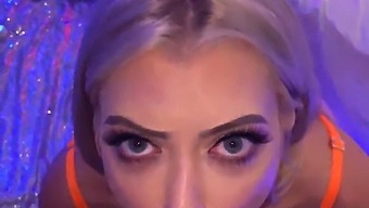 En Ægte Milf Barbie I Aktion - Linzee Ryder