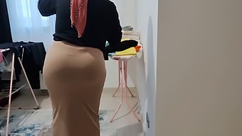 Tytärpuoli Haluaa Seksiä Himokkaan Äitipuolensa Kanssa