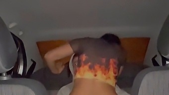 První Setkání Amatérského Páru S Latinským Eskortem V Autě