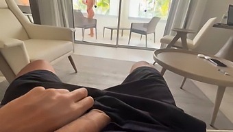 Narazil Jsem Na Svého Spolubydlícího, Jak Se Oddává Sebeukájení A Byl Nucen Převzít Kontrolu!