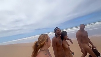 Mein Heißes Treffen Mit Wunderschönen Freundinnen Am Fkk-Strand, Auf Kamera Festgehalten.